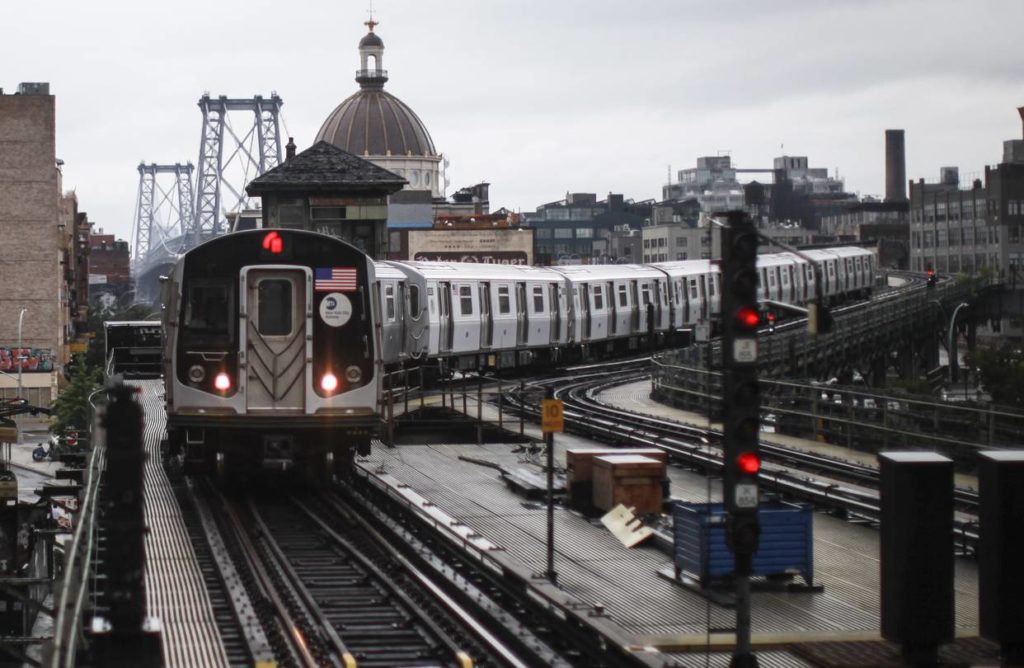 Aqua Blox Emergency Water/New York City Trains Shutdown, Commuters Stranded/Video – ABC News